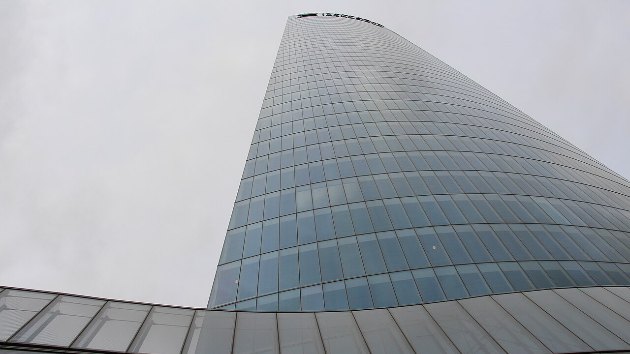 Iberdrola Raises Profit Outlook as Grid Investment Climbs 28%