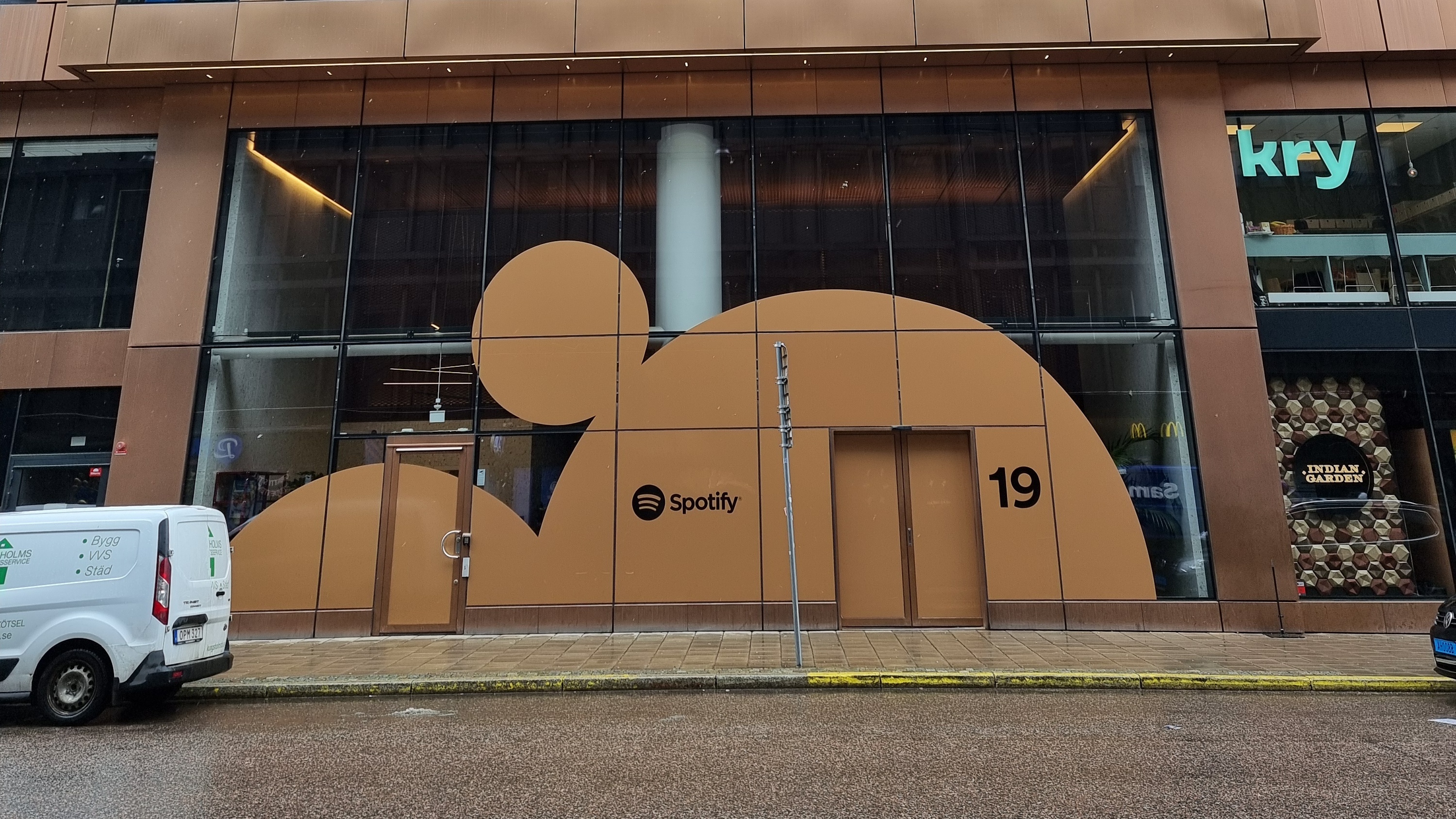Spotify Targets 316 Million Paid Users in Fourth-Quarter Outlook