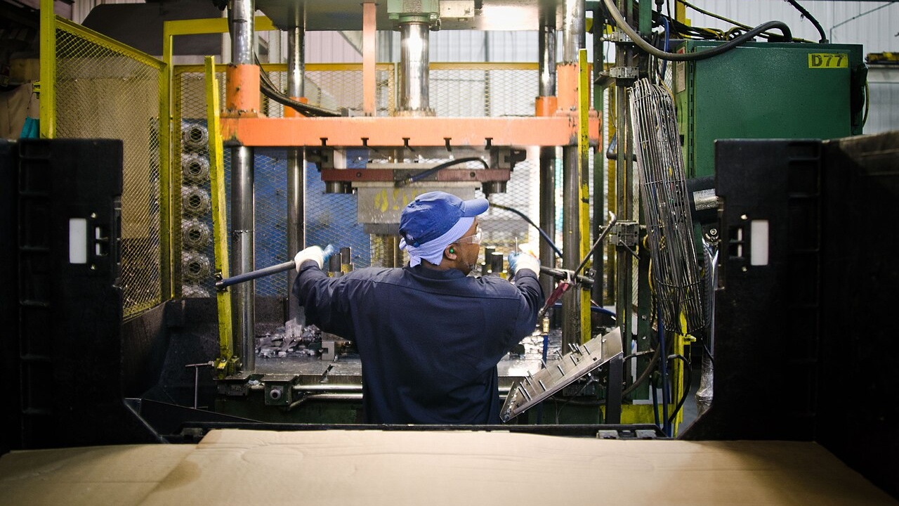 US Business Growth Eases as Selling-Price Pressures Rise