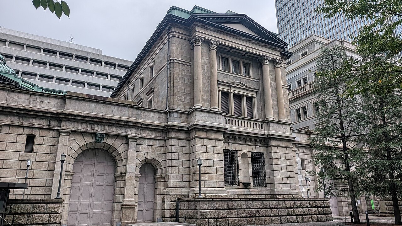 Japan's Core Inflation Rises to 2.1% Ahead of BOJ Meeting