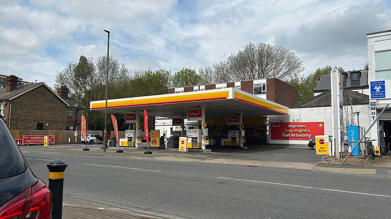 UK Inflation Rises to 3.5% as Fuel Costs Lift Prices