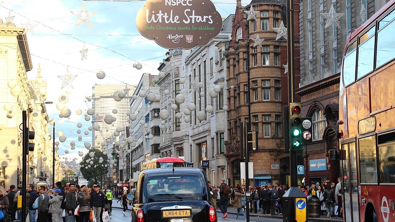 British Retail Sales Fall 0.4% in September After August Rise